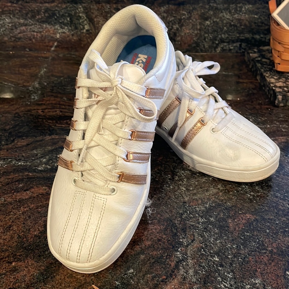 K-Swiss Rose Gold Stripe Classic VN Size 8